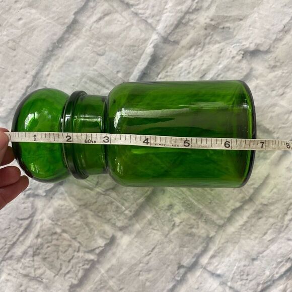 Vintage 2 glass jars one clear and one green W/lids - Picture 15 of 15